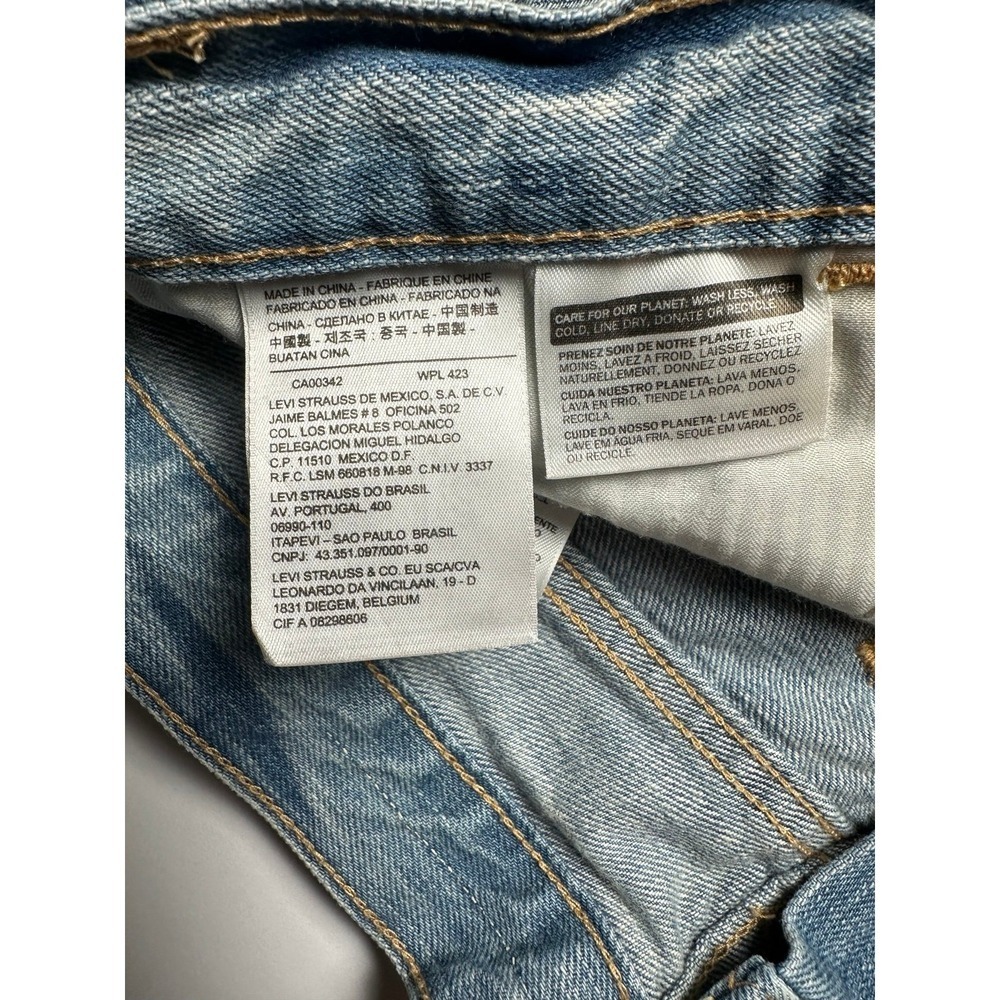 Levi's High Rise Cut Off Shorts Women's 27 Light Wash Raw Hem - Picture 5 of 10